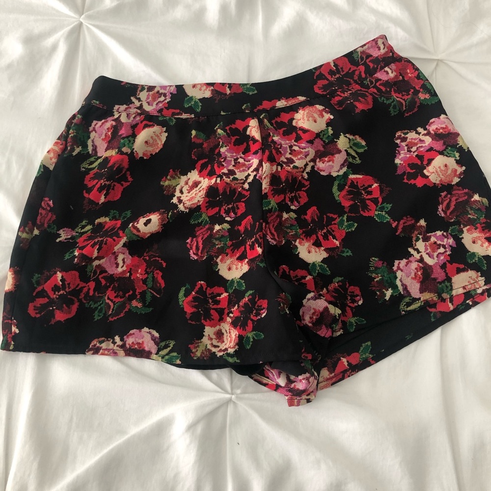 Shorts - Picture 3 of 3